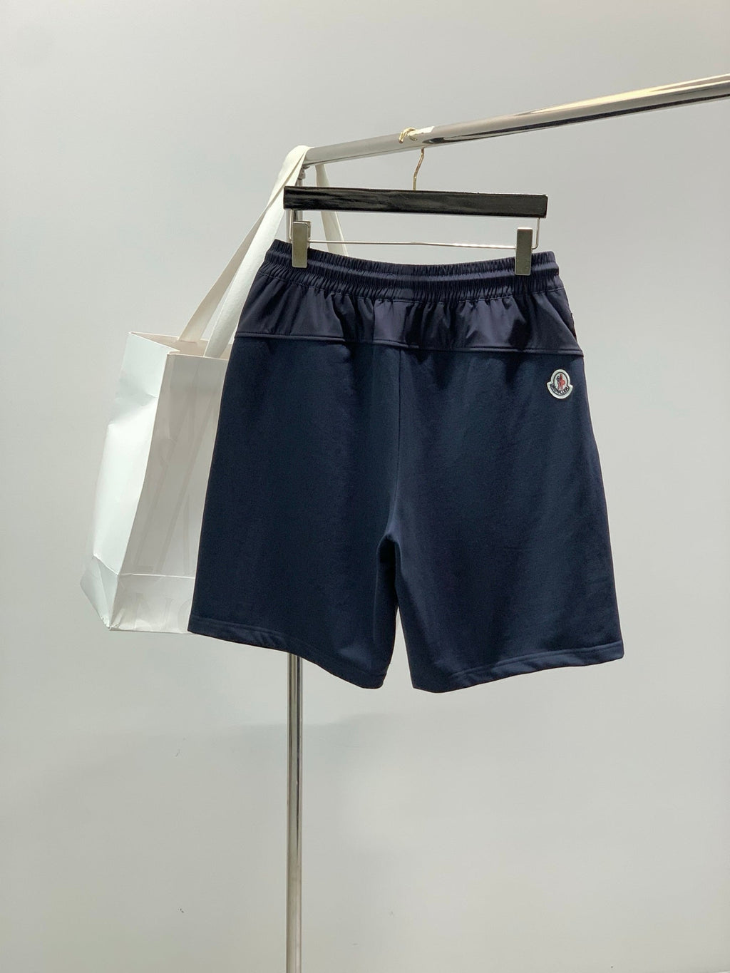 MONCLER 26S SHORTS 591