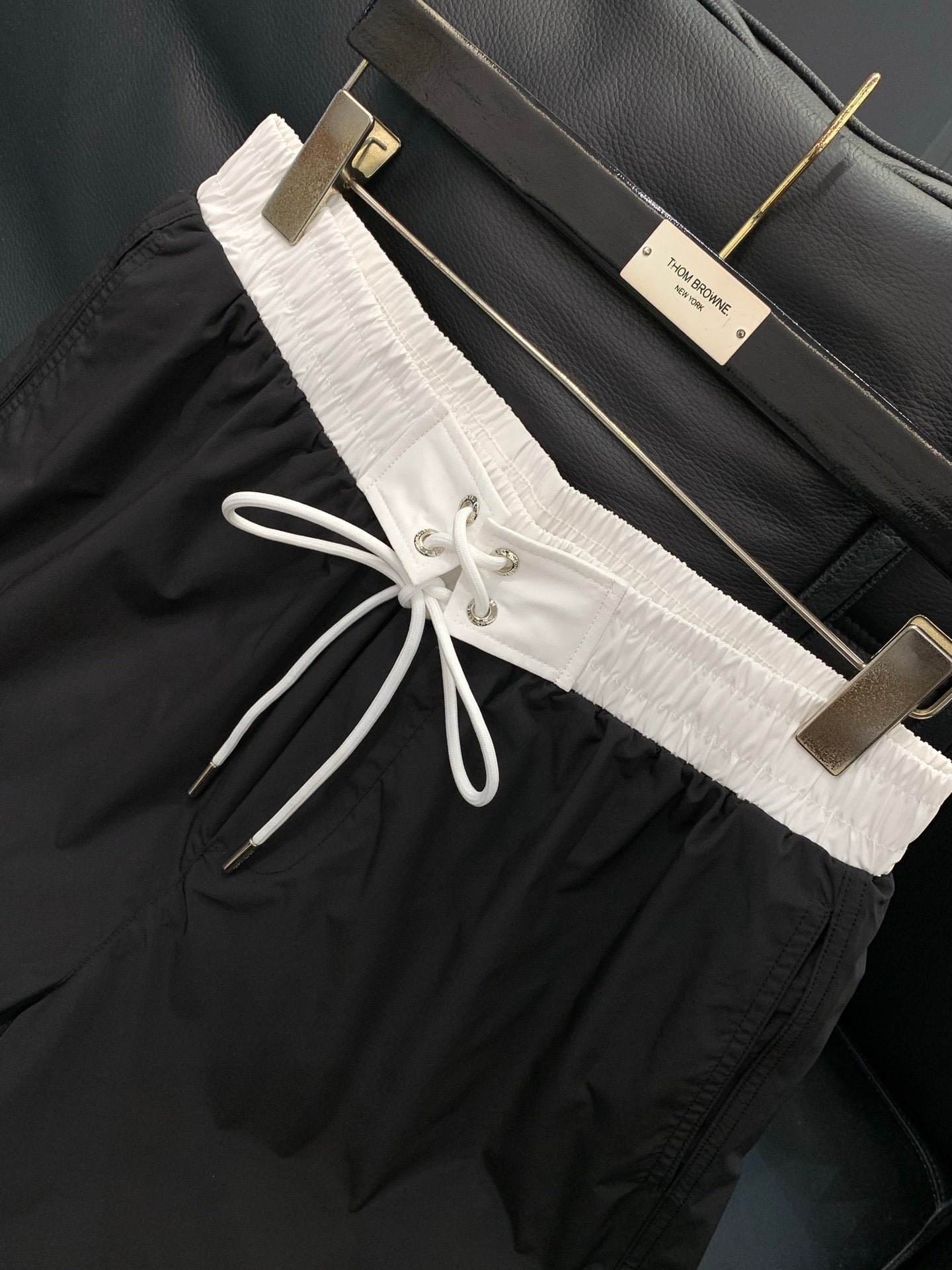MONCLER 26S SHORTS 567