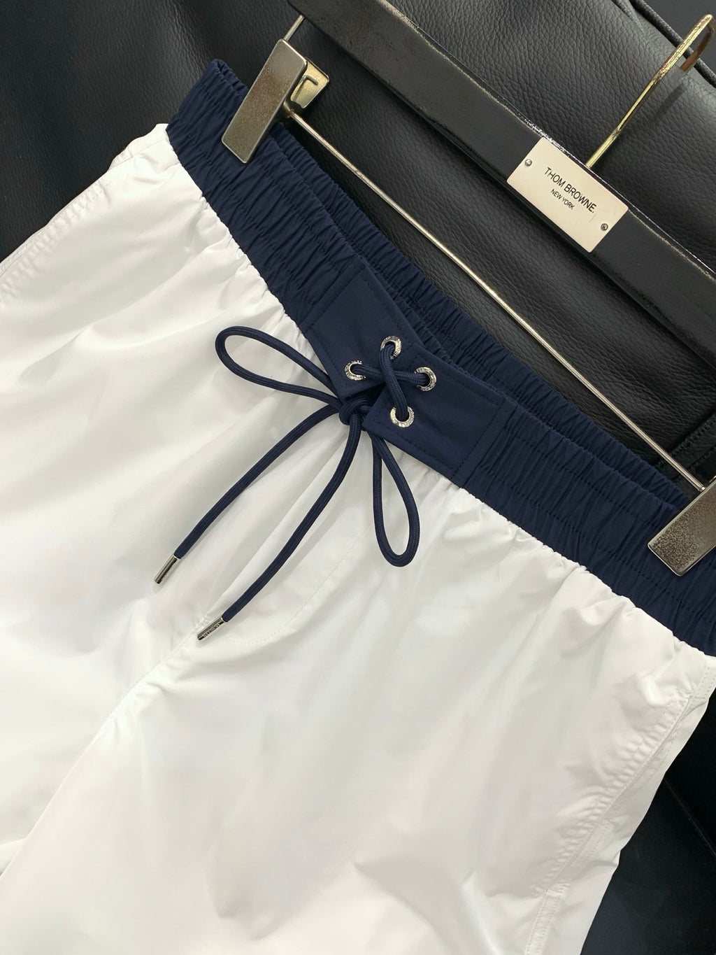 MONCLER 26S SHORTS 568