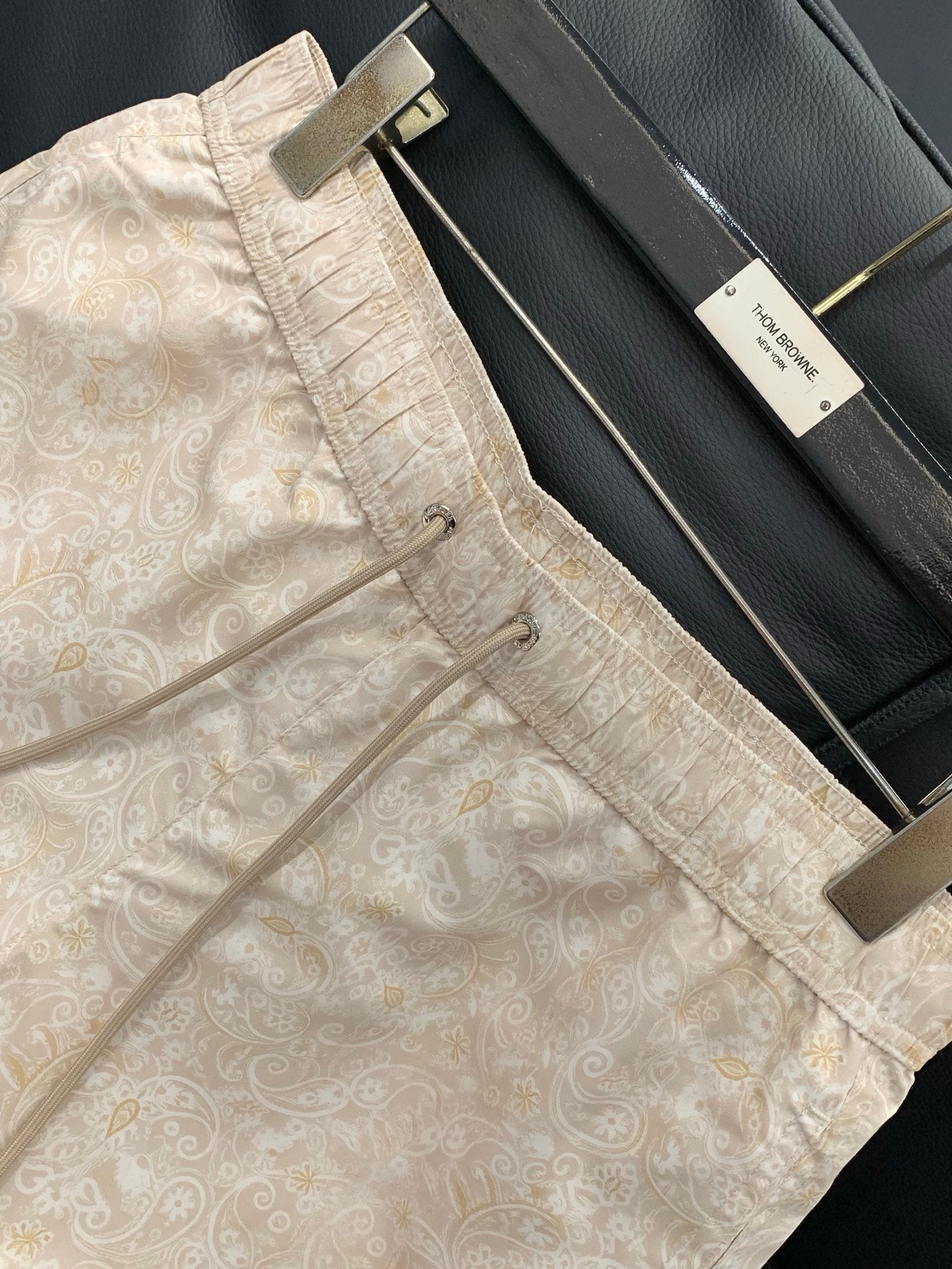 MONCLER 26S SHORTS 687