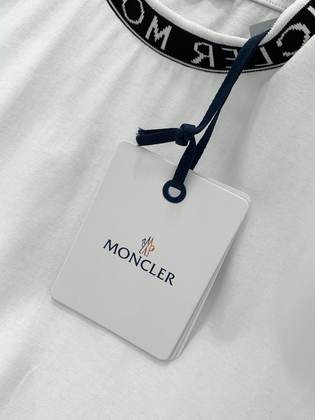 MONCLER 26S SHORT-SLEEVE T-SHIRT 679