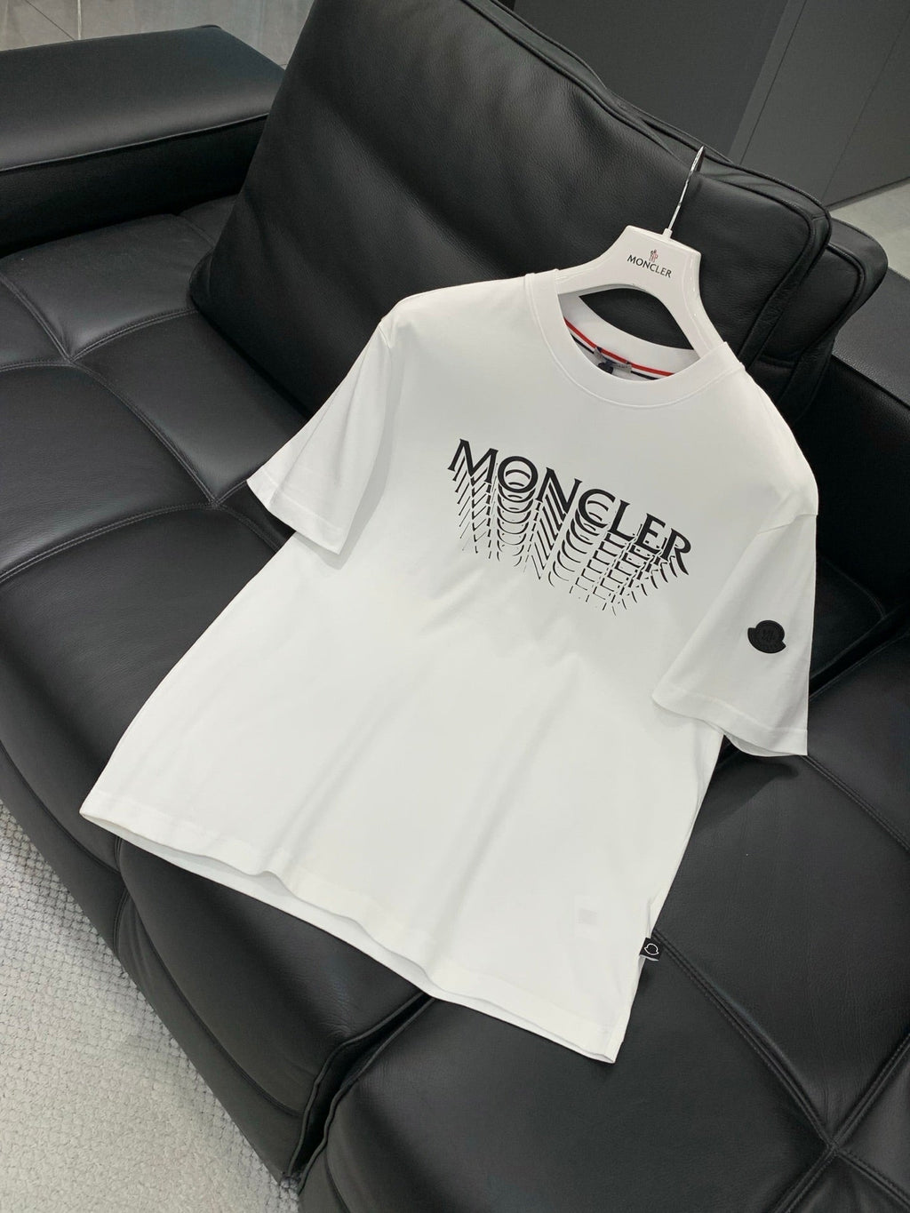 MONCLER 26S SHORT-SLEEVE T-SHIRT 676