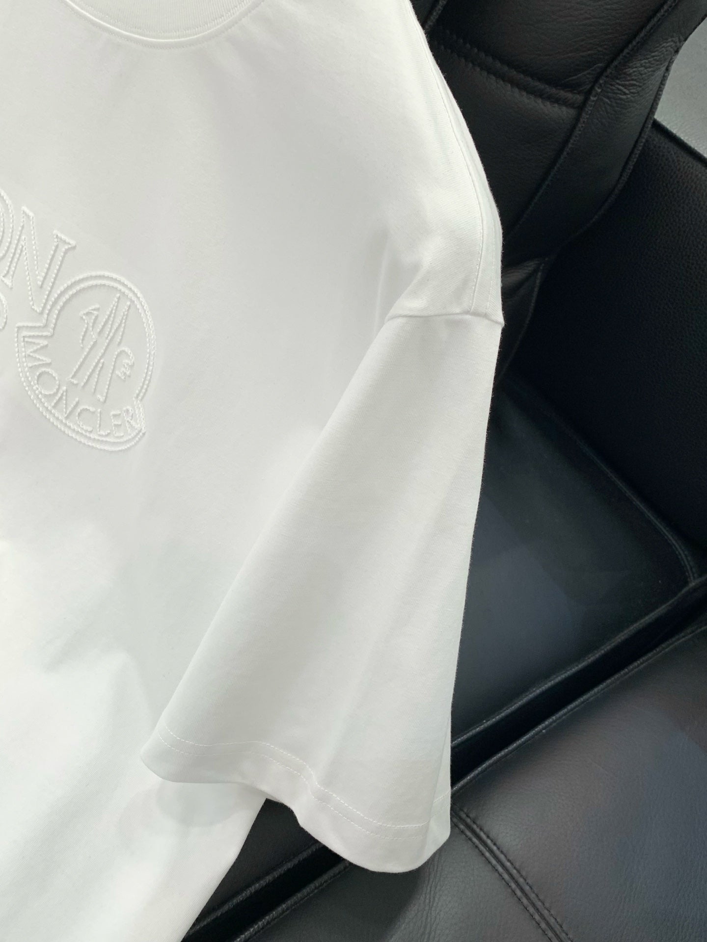 MONCLER 26S SHORT-SLEEVE T-SHIRT 671