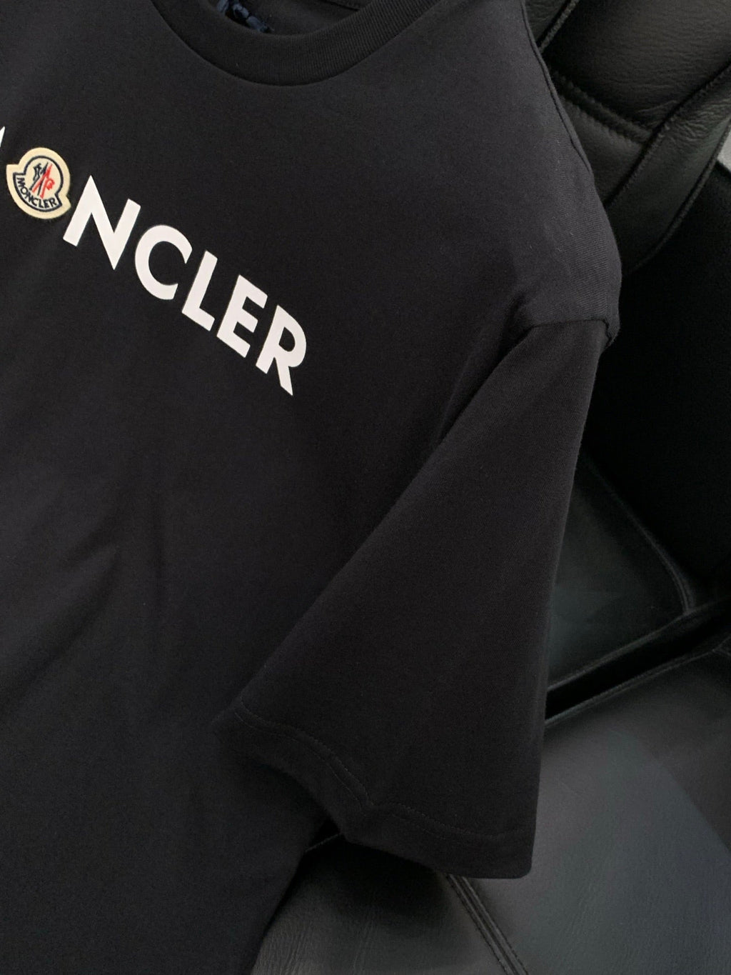 MONCLER 26S SHORT-SLEEVE T-SHIRT 670