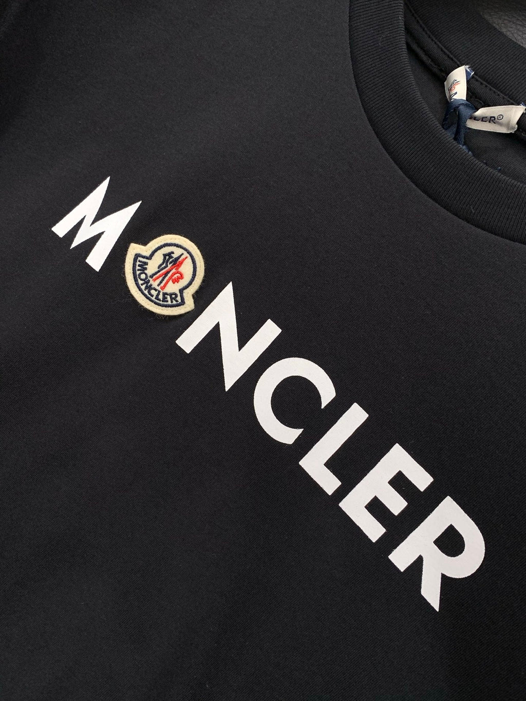 MONCLER 26S SHORT-SLEEVE T-SHIRT 670