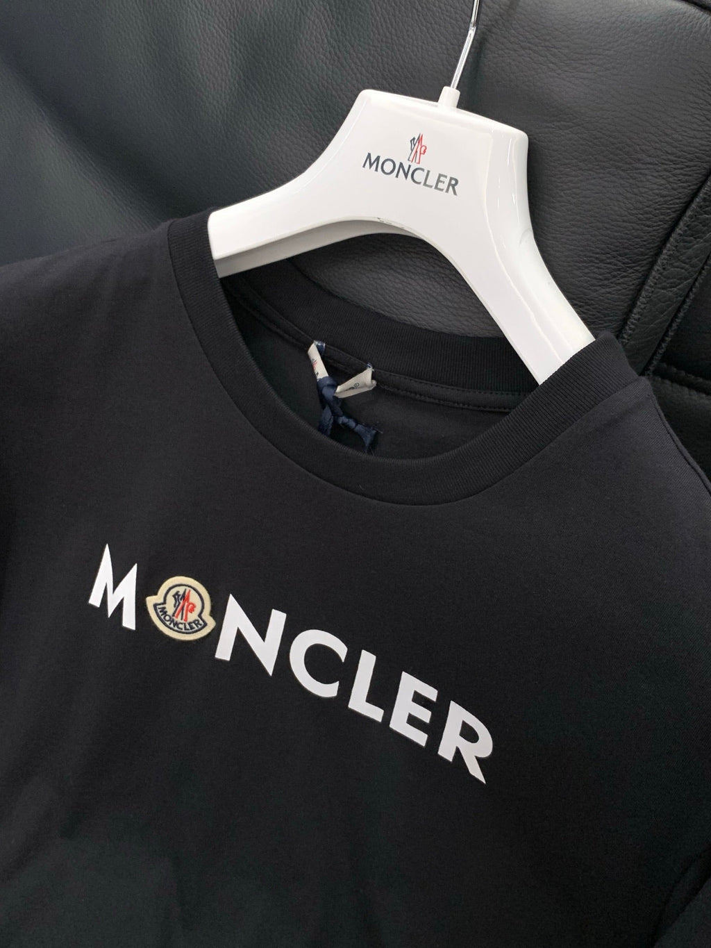 MONCLER 26S SHORT-SLEEVE T-SHIRT 670