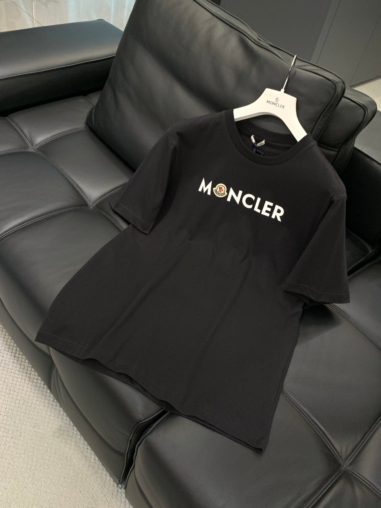 MONCLER 26S SHORT-SLEEVE T-SHIRT 670