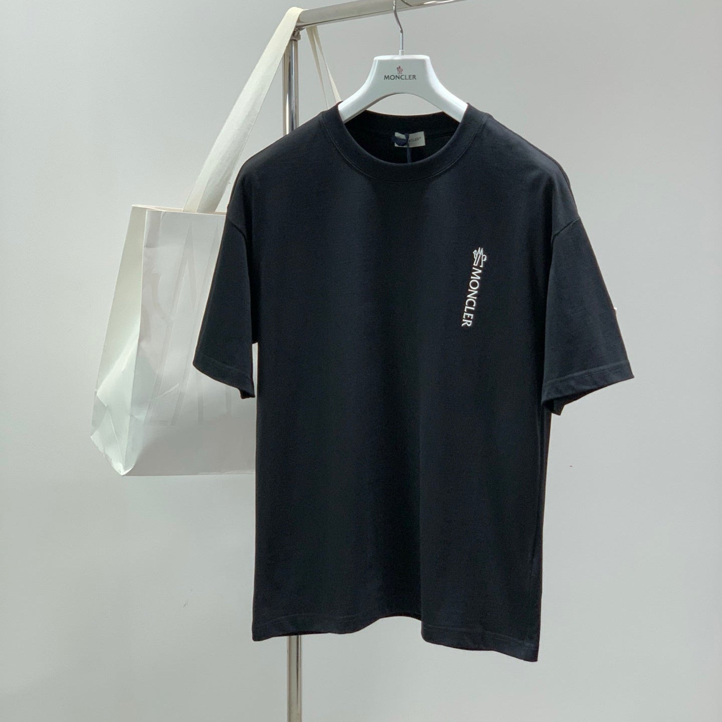 MONCLER 26S SHORT-SLEEVE T-SHIRT 683