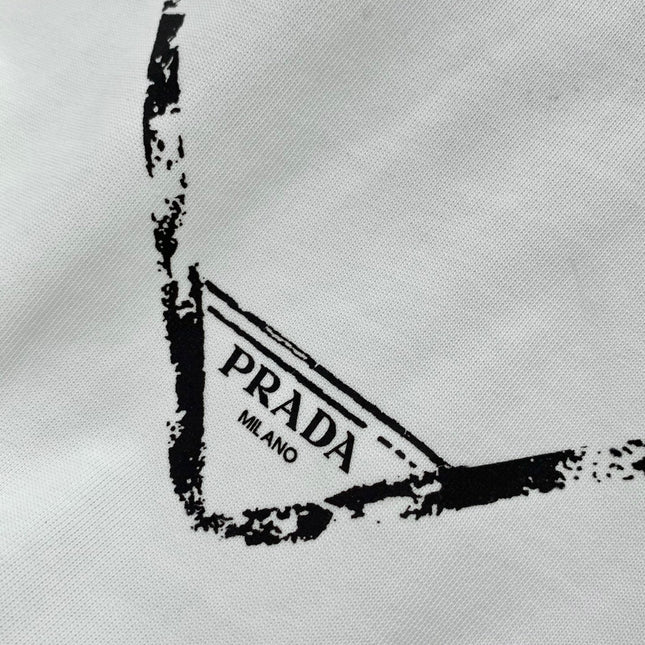 PRADA 26S SHORT-SLEEVE LOGO T-SHIRT 1126