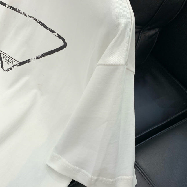 PRADA 26S SHORT-SLEEVE LOGO T-SHIRT 1126