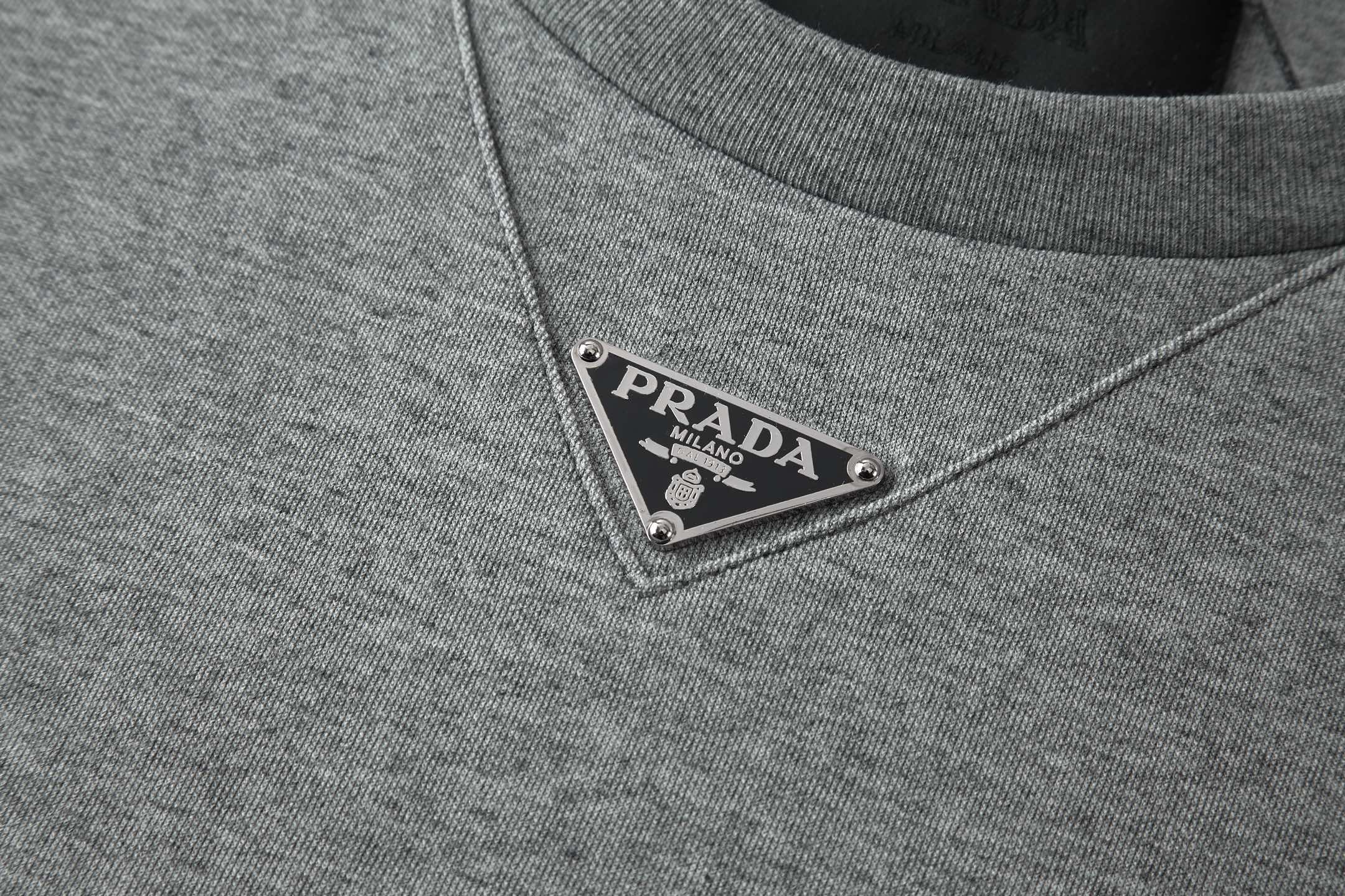 PRADA 26S SHORT SLEEVE T-SHIRT 695