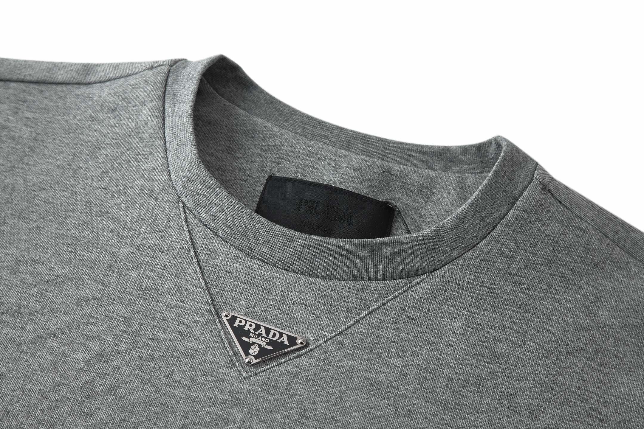 PRADA 26S SHORT SLEEVE T-SHIRT 695