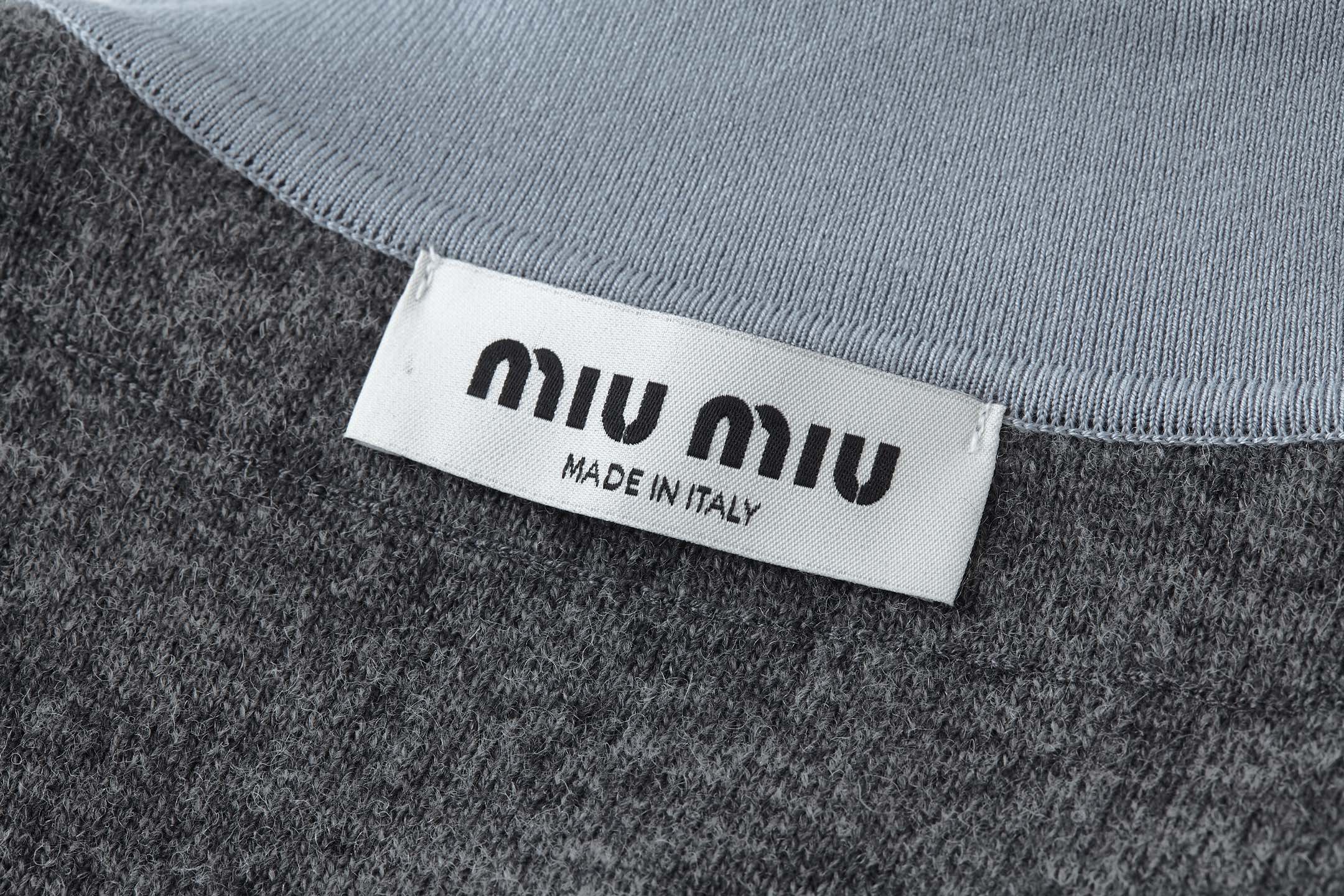 MIUMIU KNIT TOP STYLE 297
