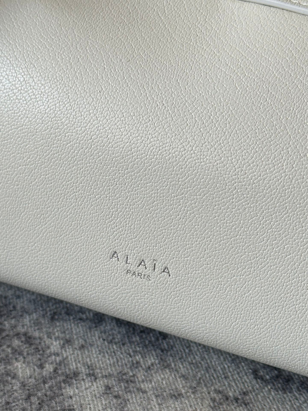 LE TECKEL MEDIUM BAG 32 IN WHITE GOATSKIN