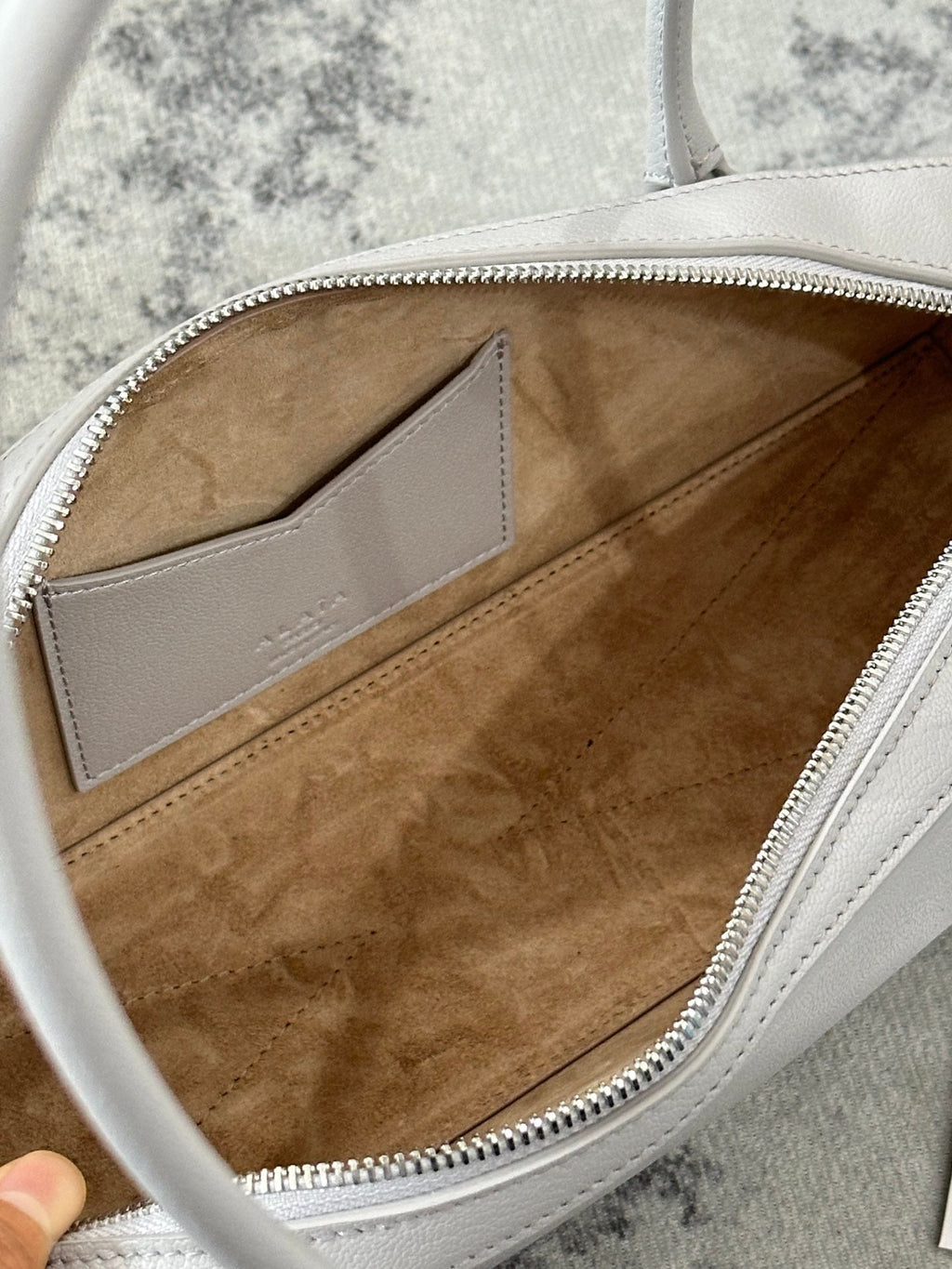 LE TECKEL MEDIUM BAG 32 IN PLATINUM GOATSKIN