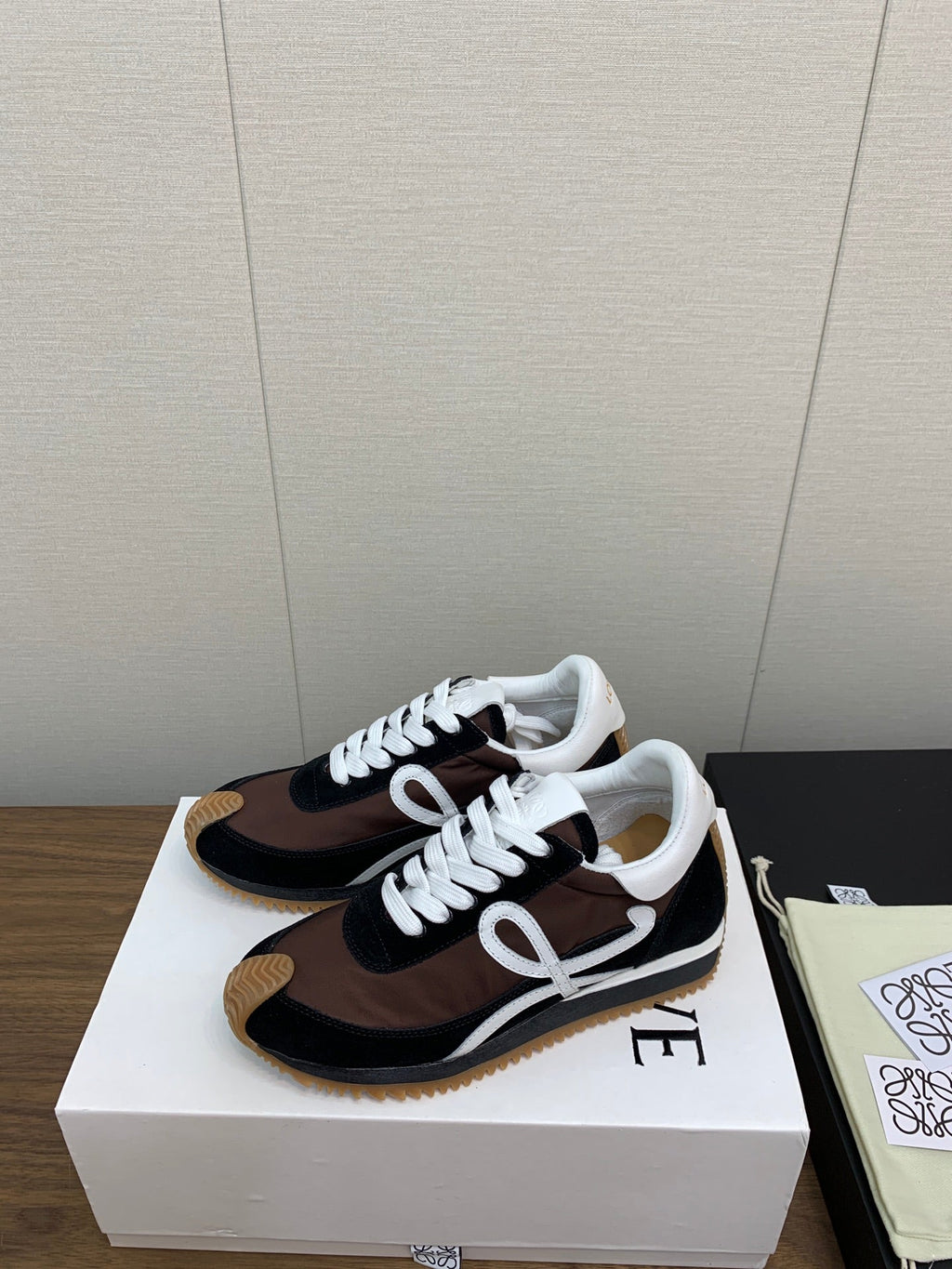 LW FLOW RUNNER SNEAKER BROWN BLACK SUEDE