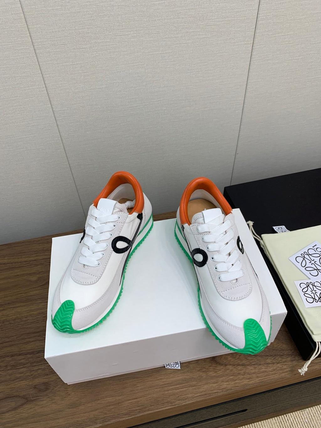 LW FLOW RUNNER SNEAKER WHITE-GREEN SUEDE