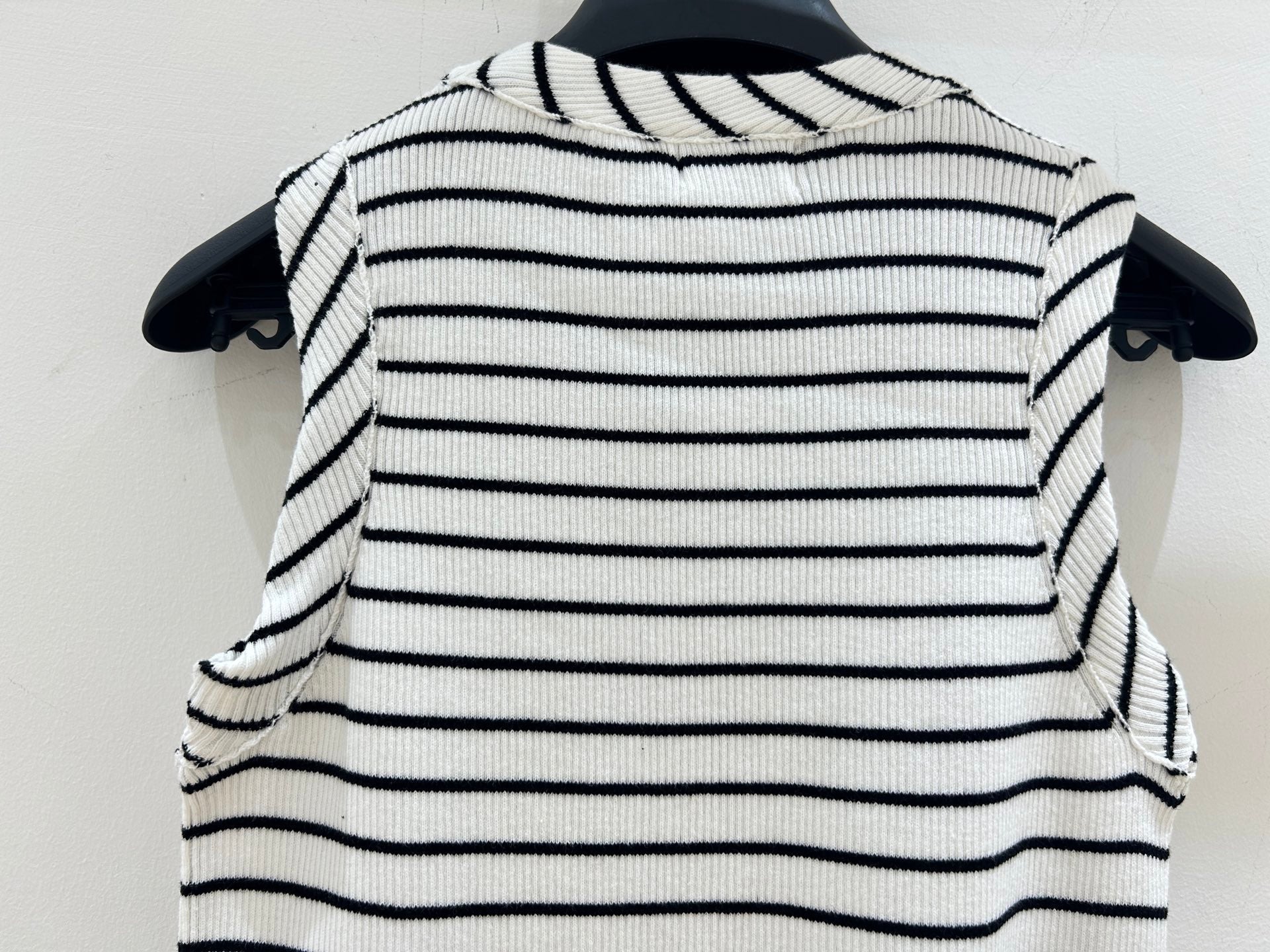 CELINE 26S SLEEVELESS KNIT TOP 404
