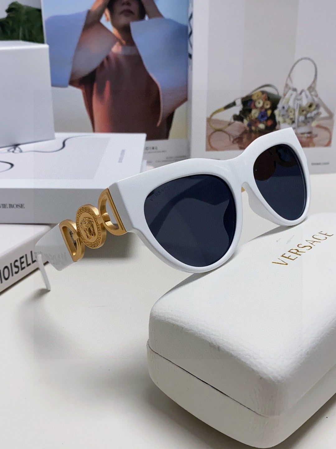 WINGED MEDUSA ROUND FRAME SUNGLASSES 588706 IN ACETATE