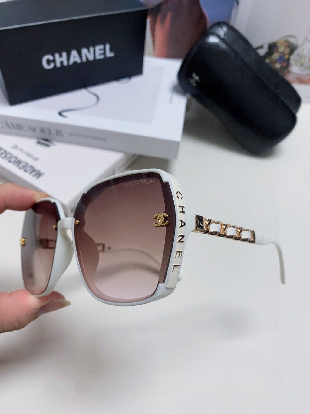 SQUARE SUNGLASSES 632874 IN WHITE ACETATE