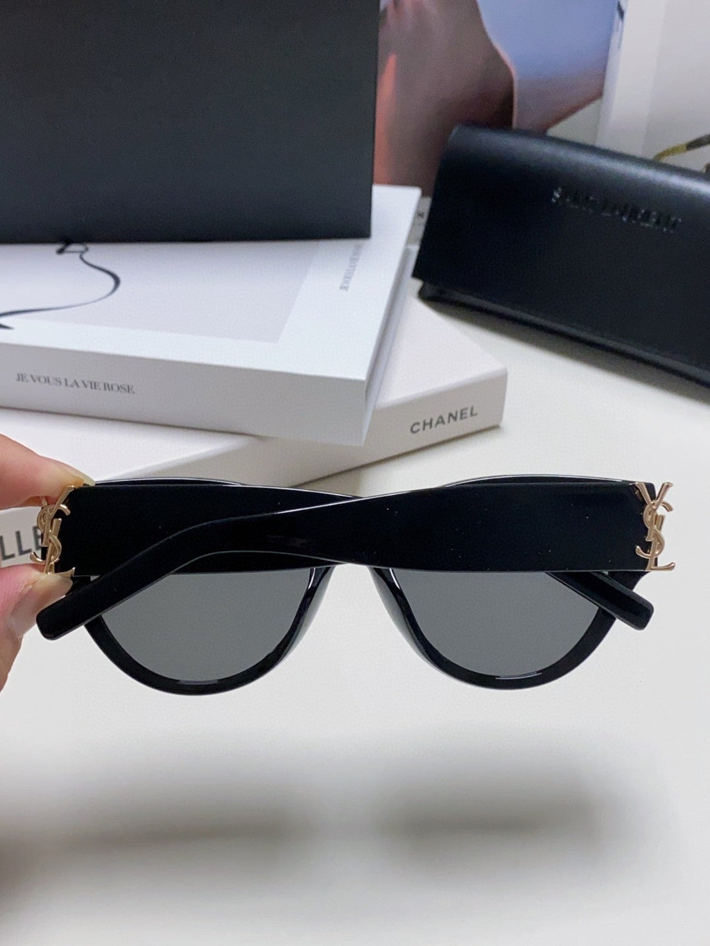 YSL CAT-EYE SUNGLASSES IN BLACK ACETATE WITH GOLD LOGO DETAIL