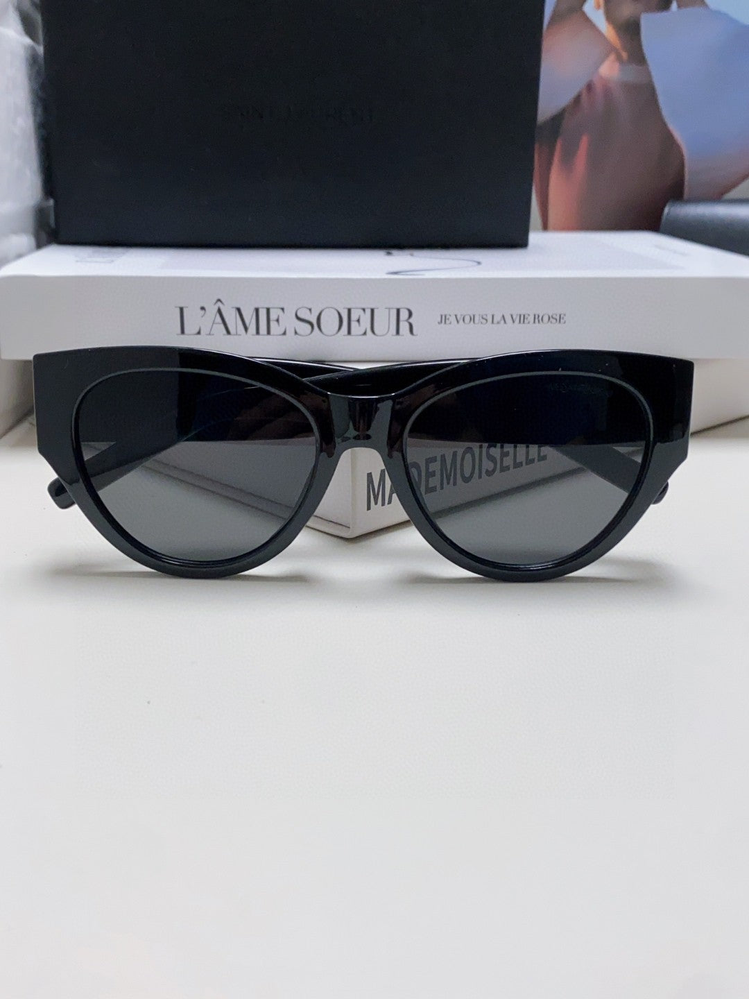 YSL CAT-EYE SUNGLASSES IN BLACK ACETATE WITH GOLD LOGO DETAIL