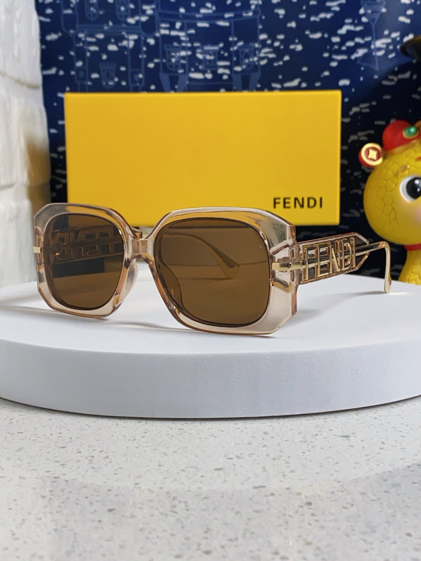 OVERSIZES FF DIAMONDS SQUARE SUNGLASSES 551639 IN ACETATE