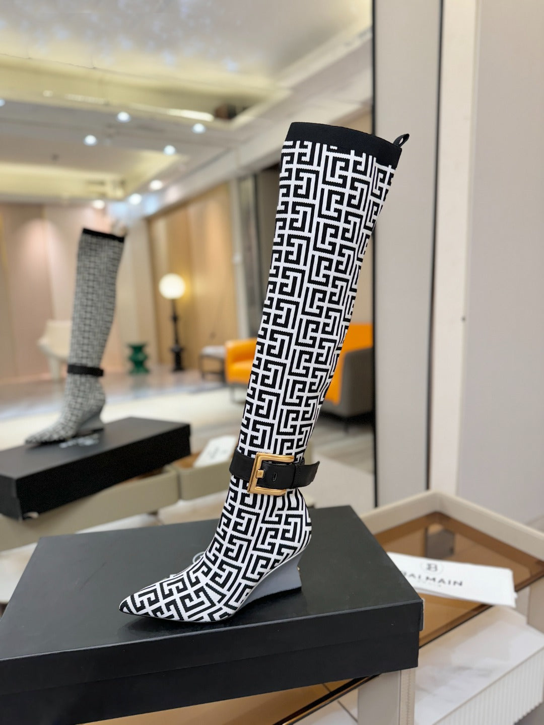 BALMAIN 26S HIGH-TOP BOOTS 75 MM IN BLACK AND WHITE FLYKNIT
