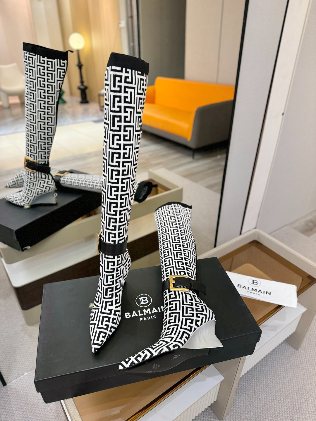 BALMAIN 26S HIGH-TOP BOOTS 75 MM IN BLACK AND WHITE FLYKNIT