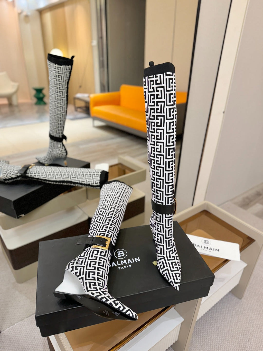 BALMAIN 26S HIGH-TOP BOOTS 75 MM IN BLACK AND WHITE FLYKNIT