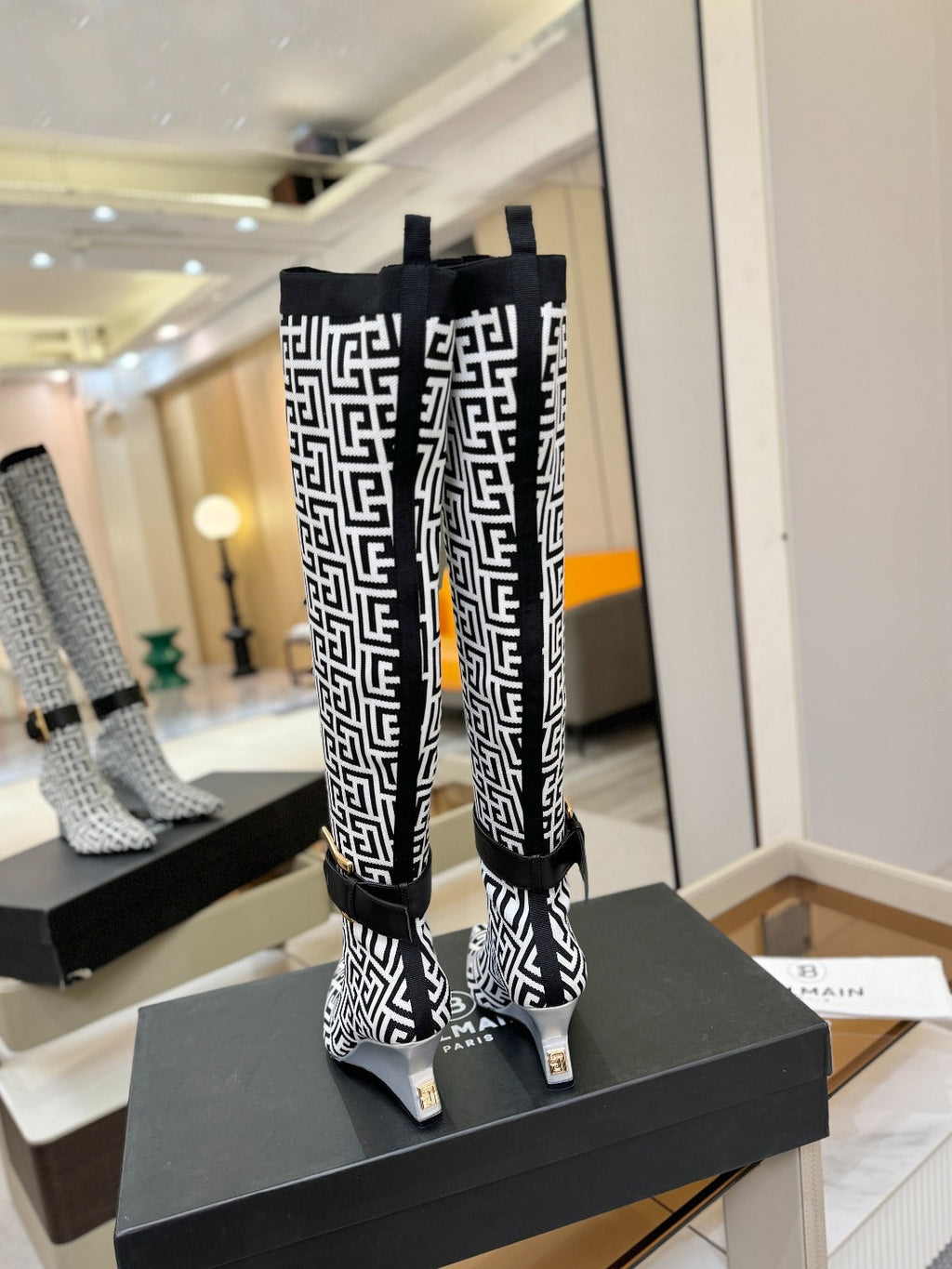 BALMAIN 26S HIGH-TOP BOOTS 75 MM IN BLACK AND WHITE FLYKNIT