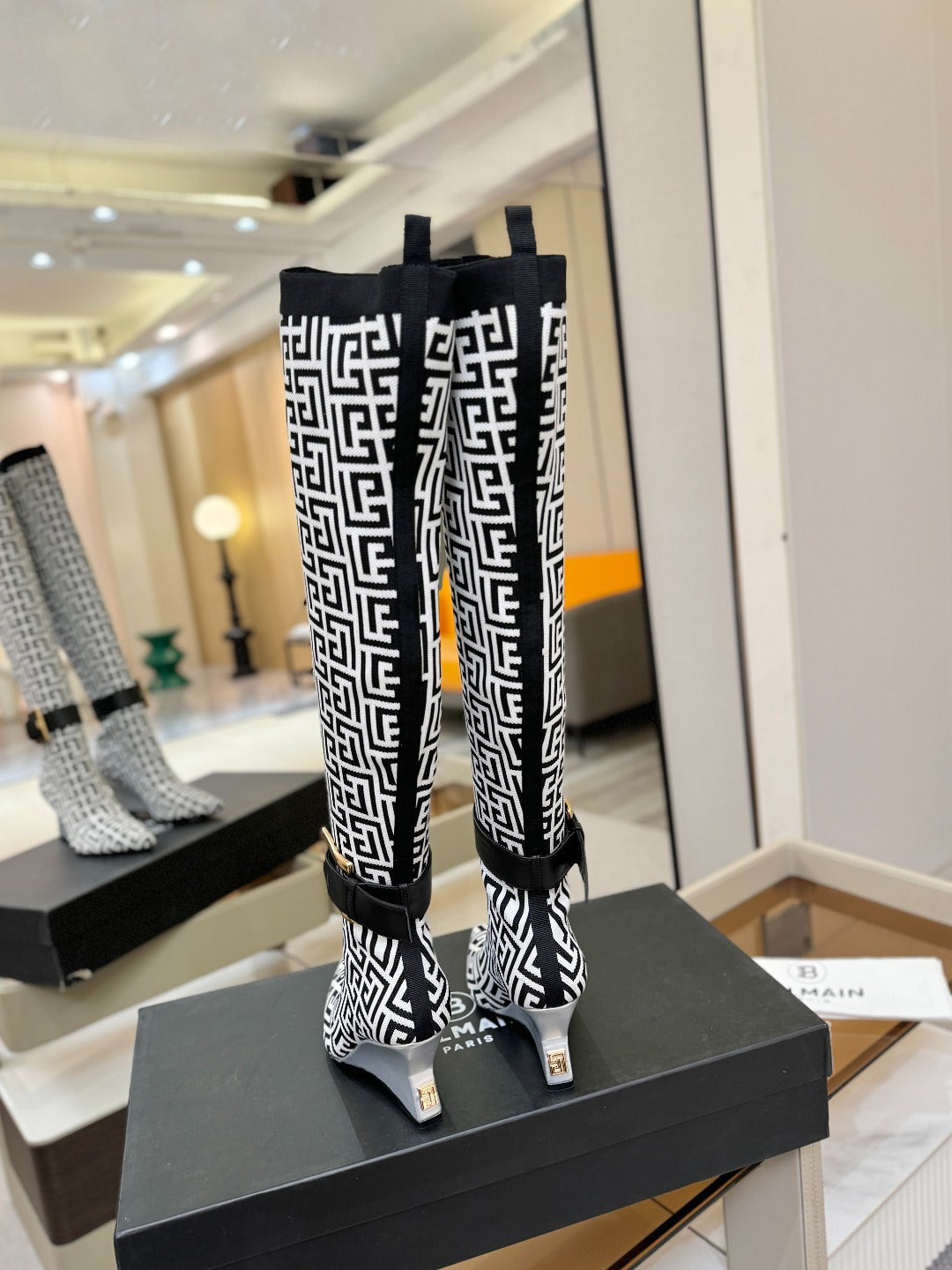 BALMAIN 26S HIGH-TOP BOOTS 75 MM IN BLACK AND WHITE FLYKNIT