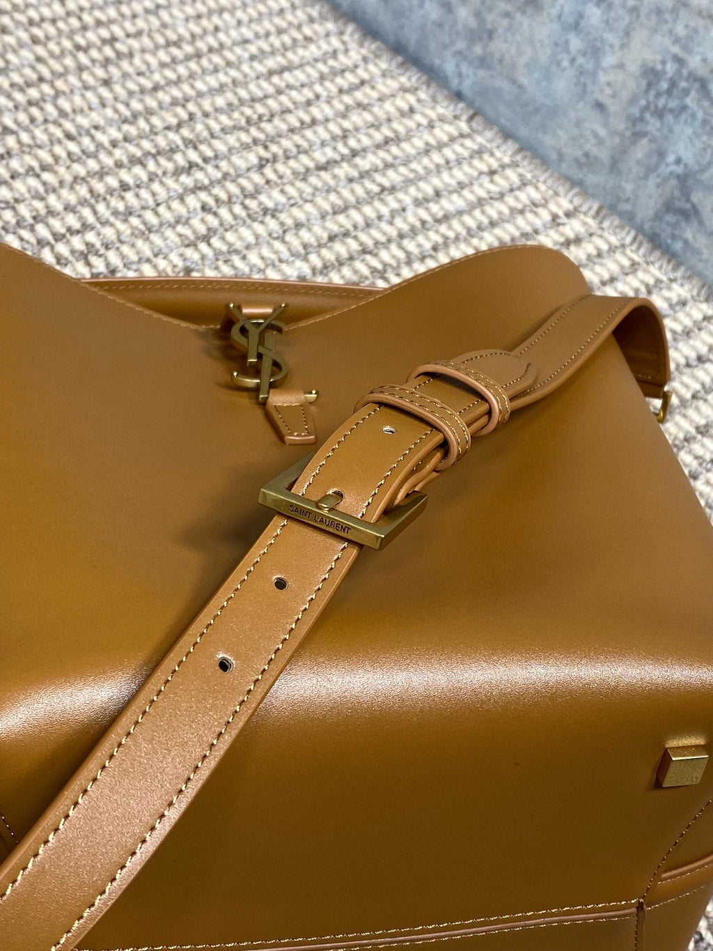LE 37 MEDIUM BUCKET BAG 25 IN TORTILLA BROWN CALFSKIN GOLD HARDWARE