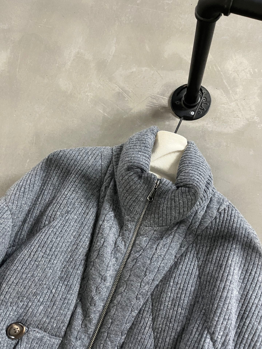 MIUMIU DOWN JACKET STYLE 689
