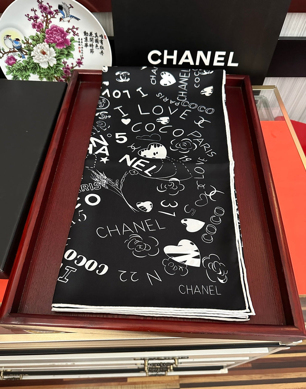 CHANEL 26S SCARF 90 IN SILK 311894