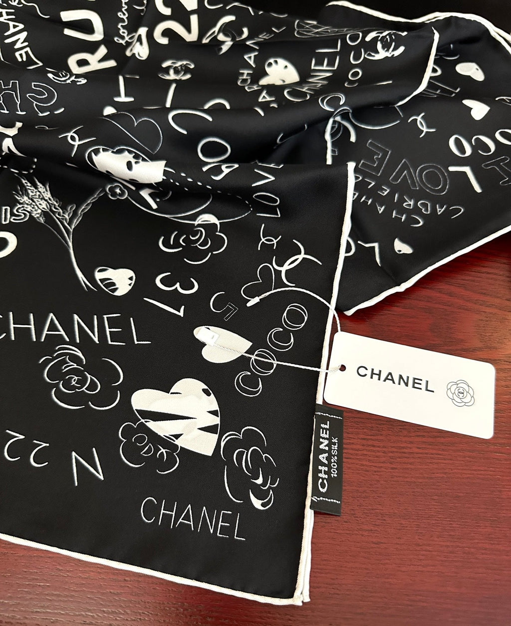 CHANEL 26S SCARF 90 IN SILK 311894