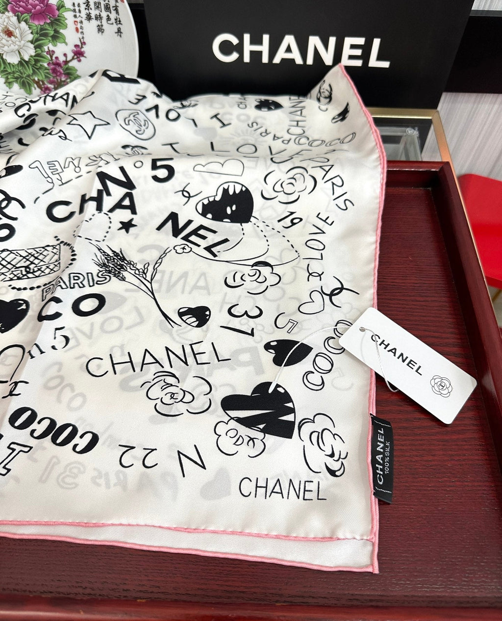 CHANEL 26S SCARF 90 IN SILK 311895