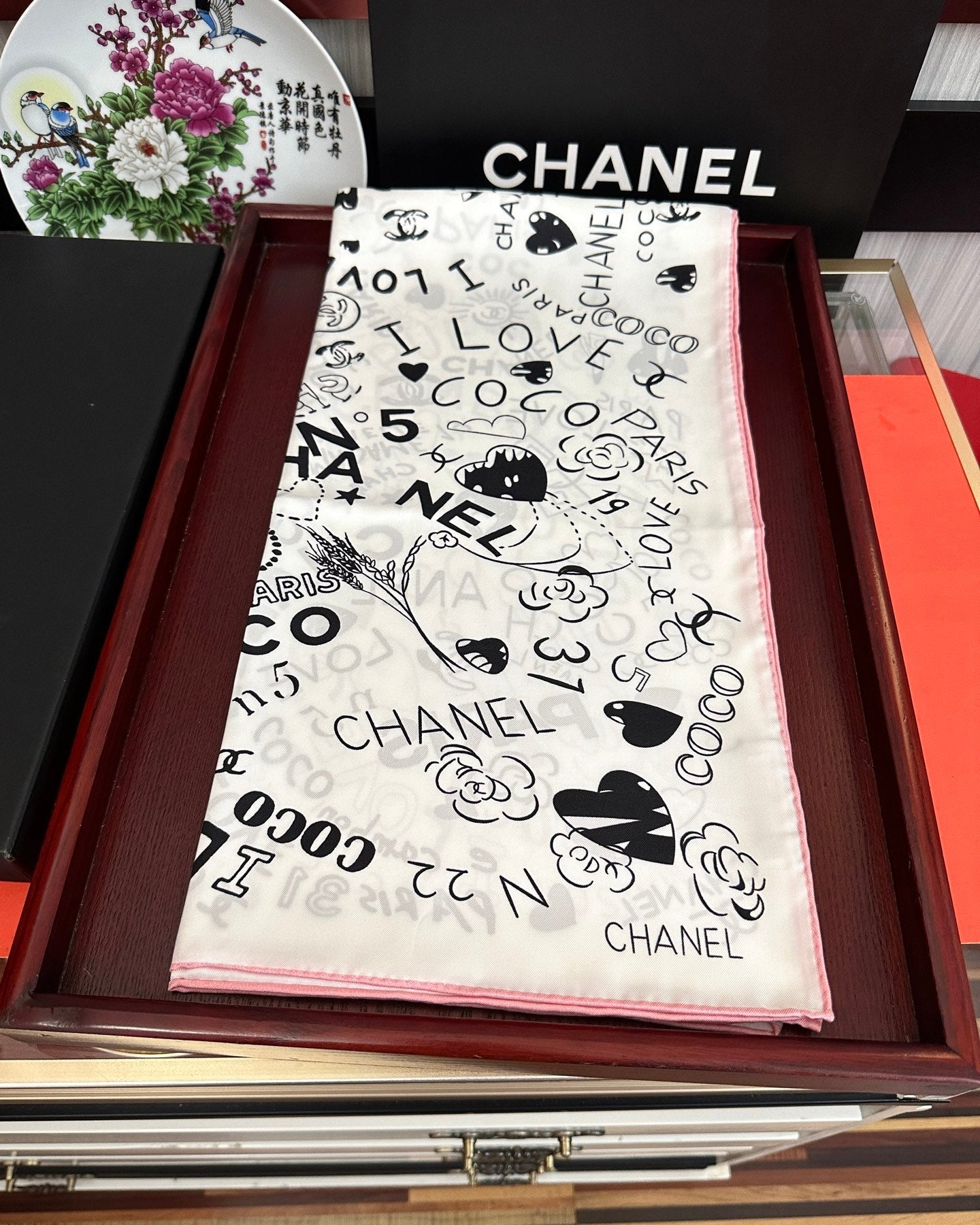 CHANEL 26S SCARF 90 IN SILK 311895