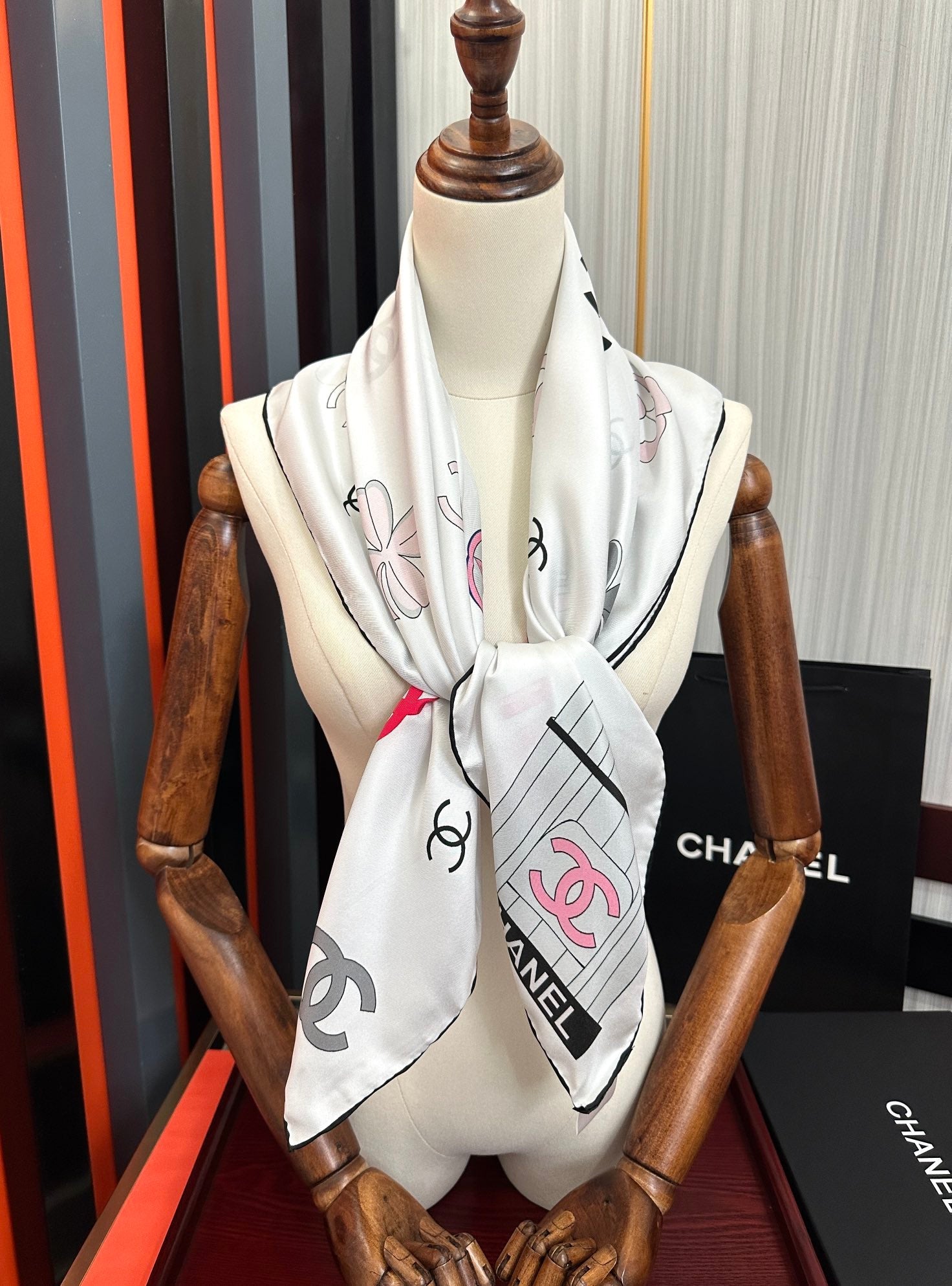 CHANEL 26S SCARF 90 IN SILK 309279