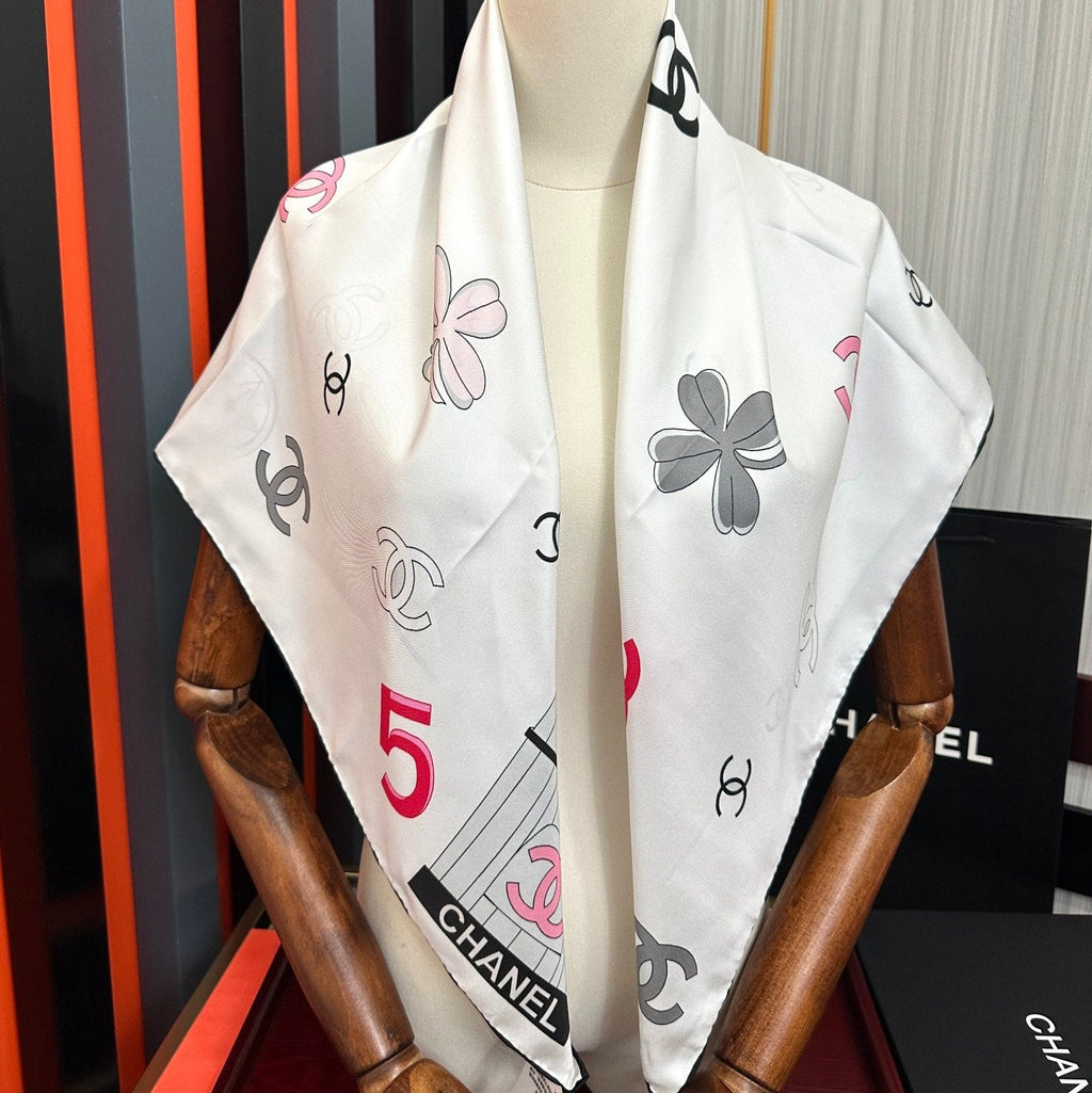 CHANEL 26S SCARF 90 IN SILK 309279