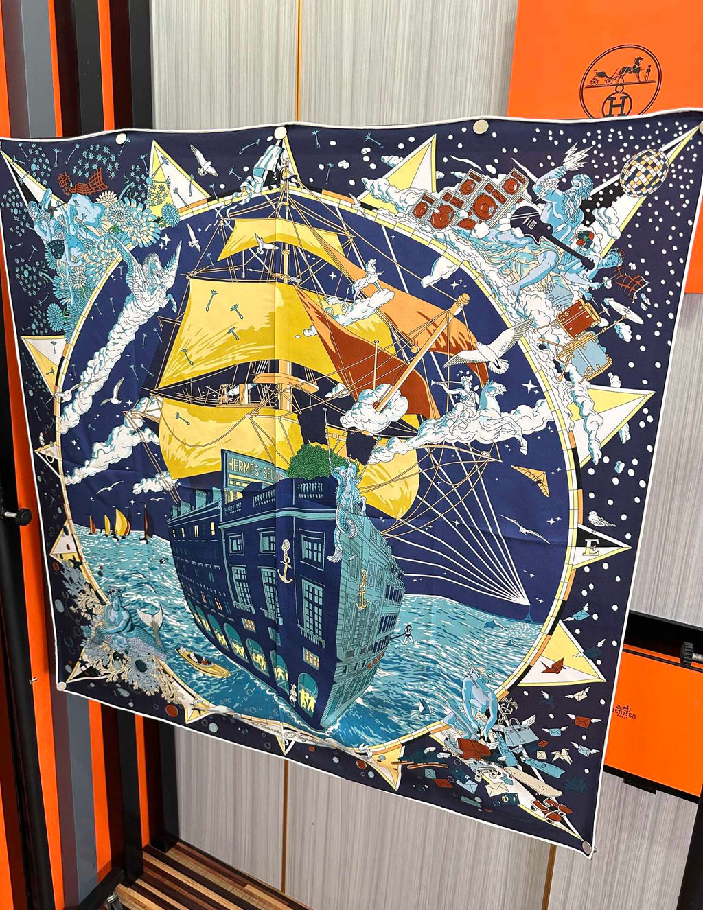 HERMES 26S PRINTED SQUARE SCARF 90 IN SILK 312023