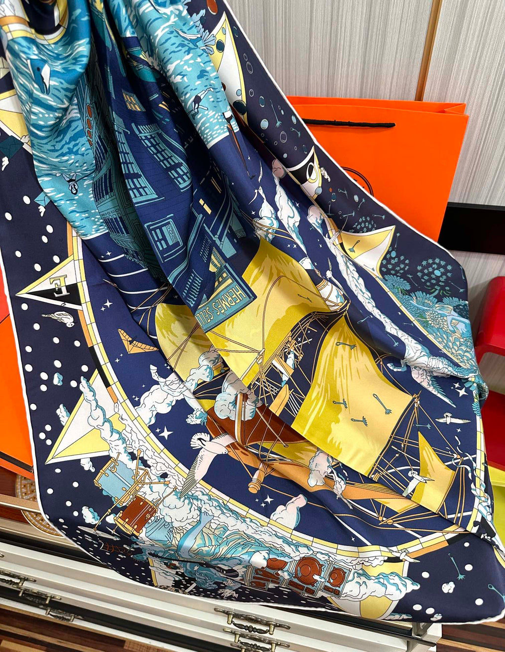 HERMES 26S PRINTED SQUARE SCARF 90 IN SILK 312023