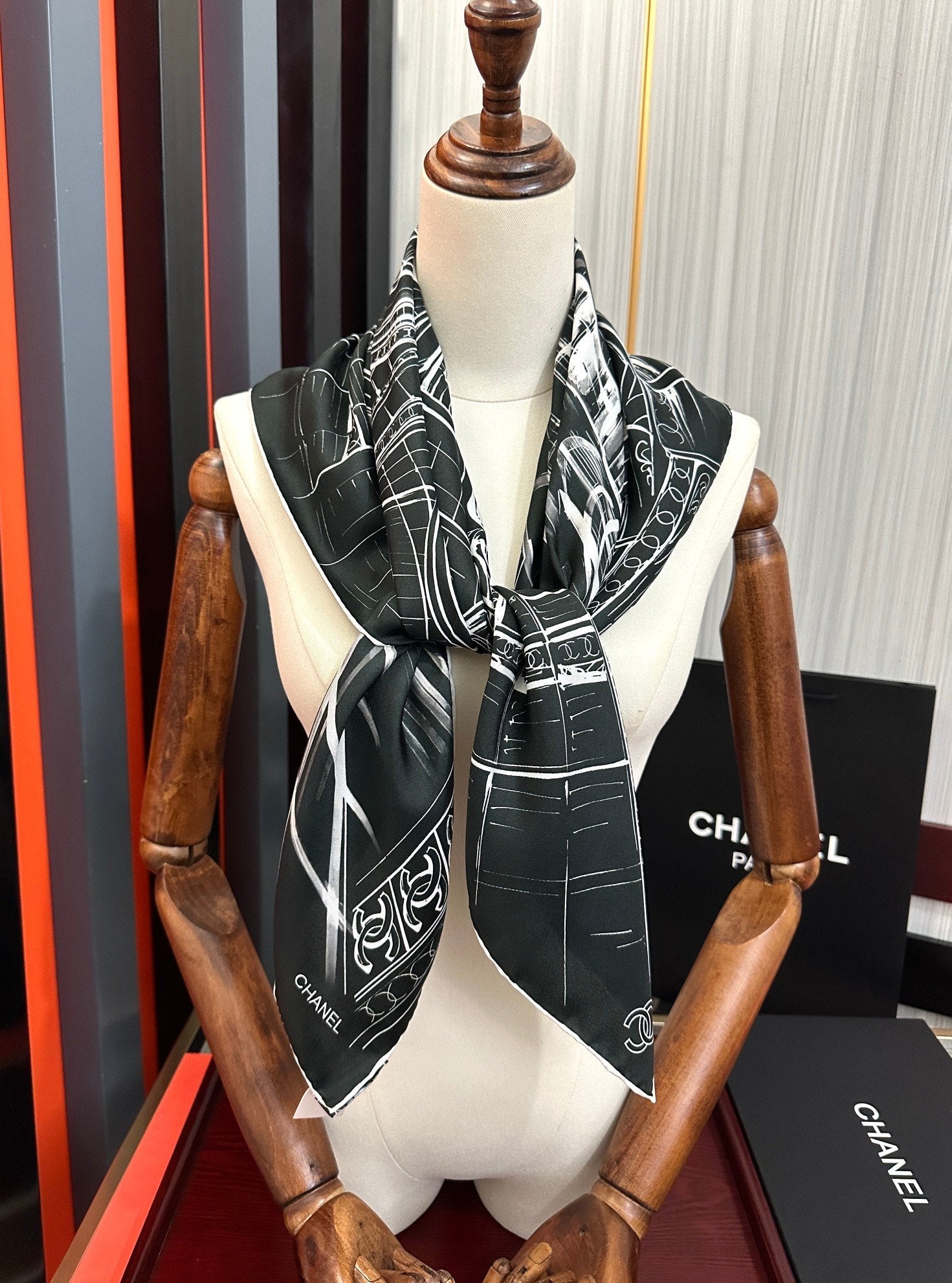 CHANEL 26S SCARF 90 IN SILK 309999