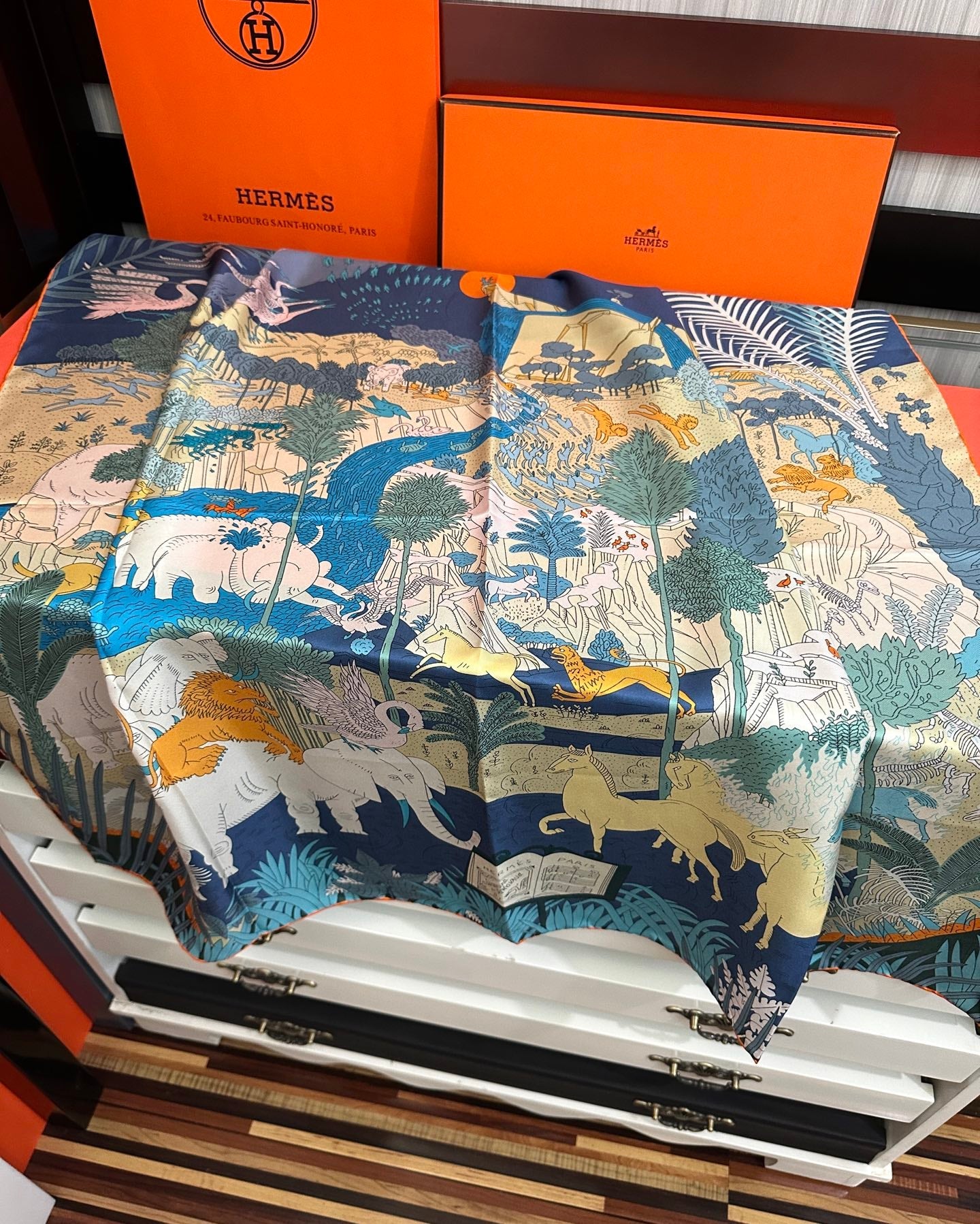 HERMES 26S SCARF 90 IN SILK 304198