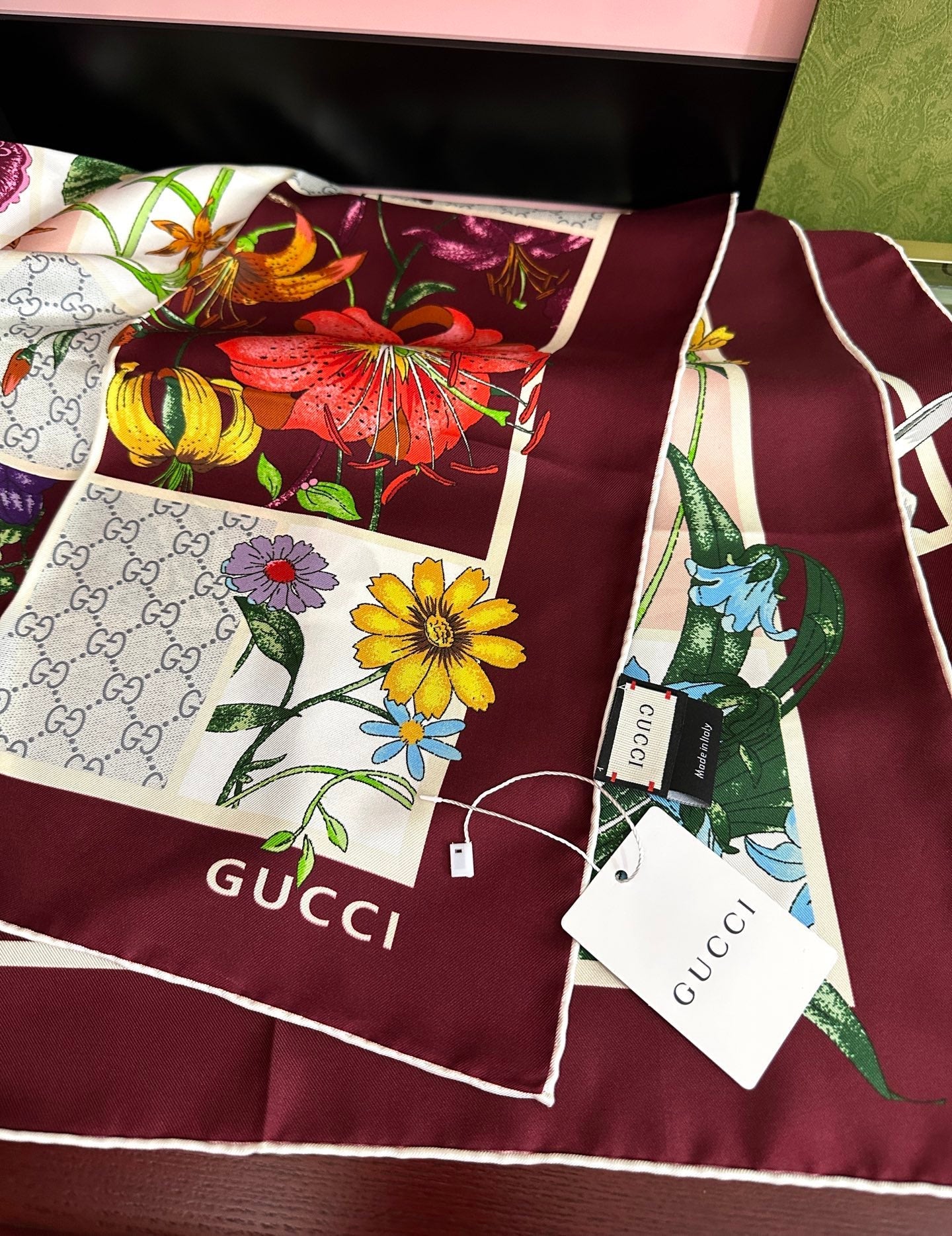 GUCCI 26S SCARF 90 IN SILK 311896