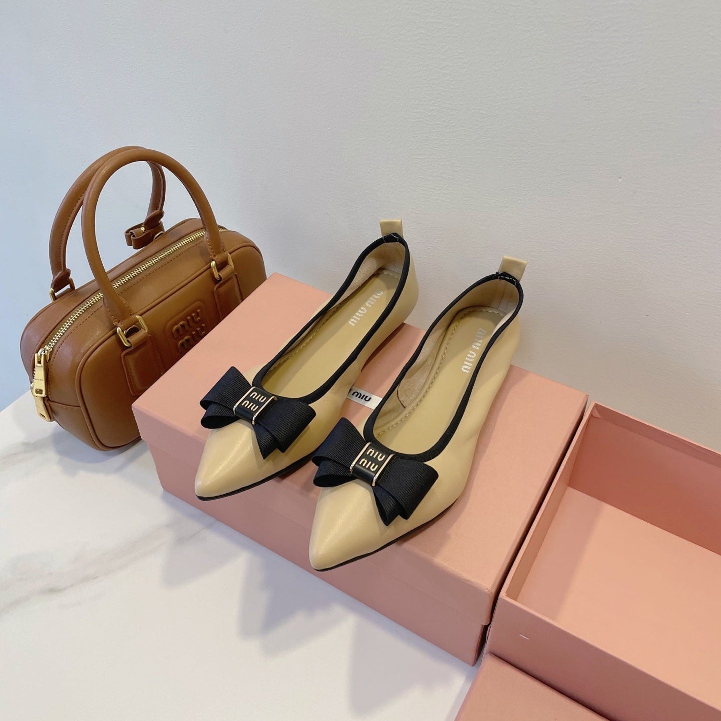 MIUMIU 26S BALLET FLATS IN BEIGE CALFSKIN WITH BOW