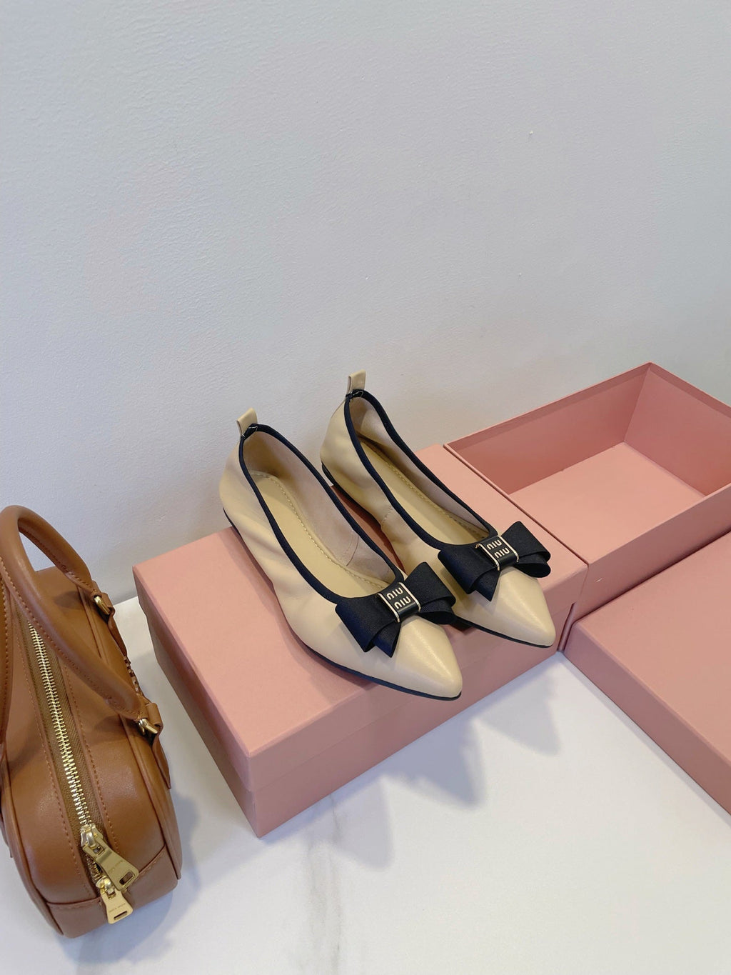 MIUMIU 26S BALLET FLATS IN BEIGE CALFSKIN WITH BOW