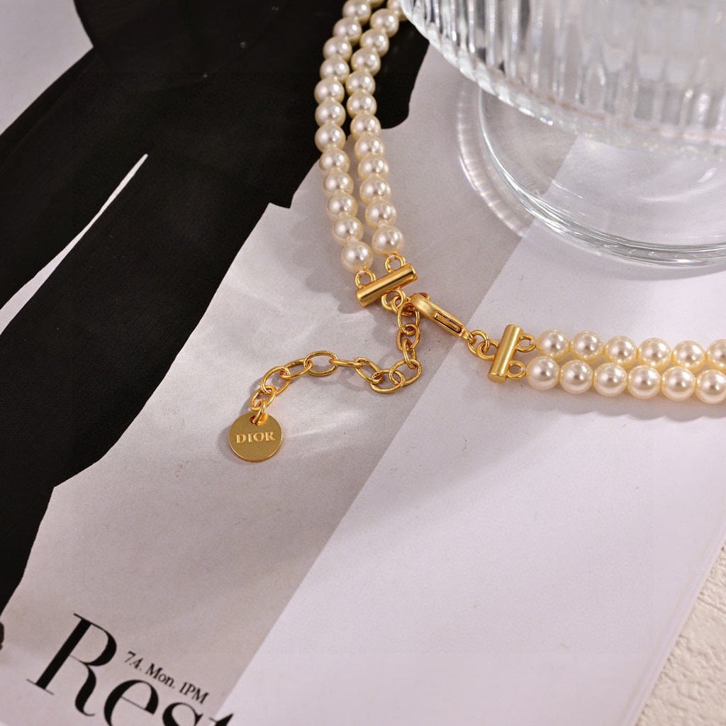 CD 26S PEARL BOW DROP STATEMENT NECKLACE IN GOLD TONE METAL 629848