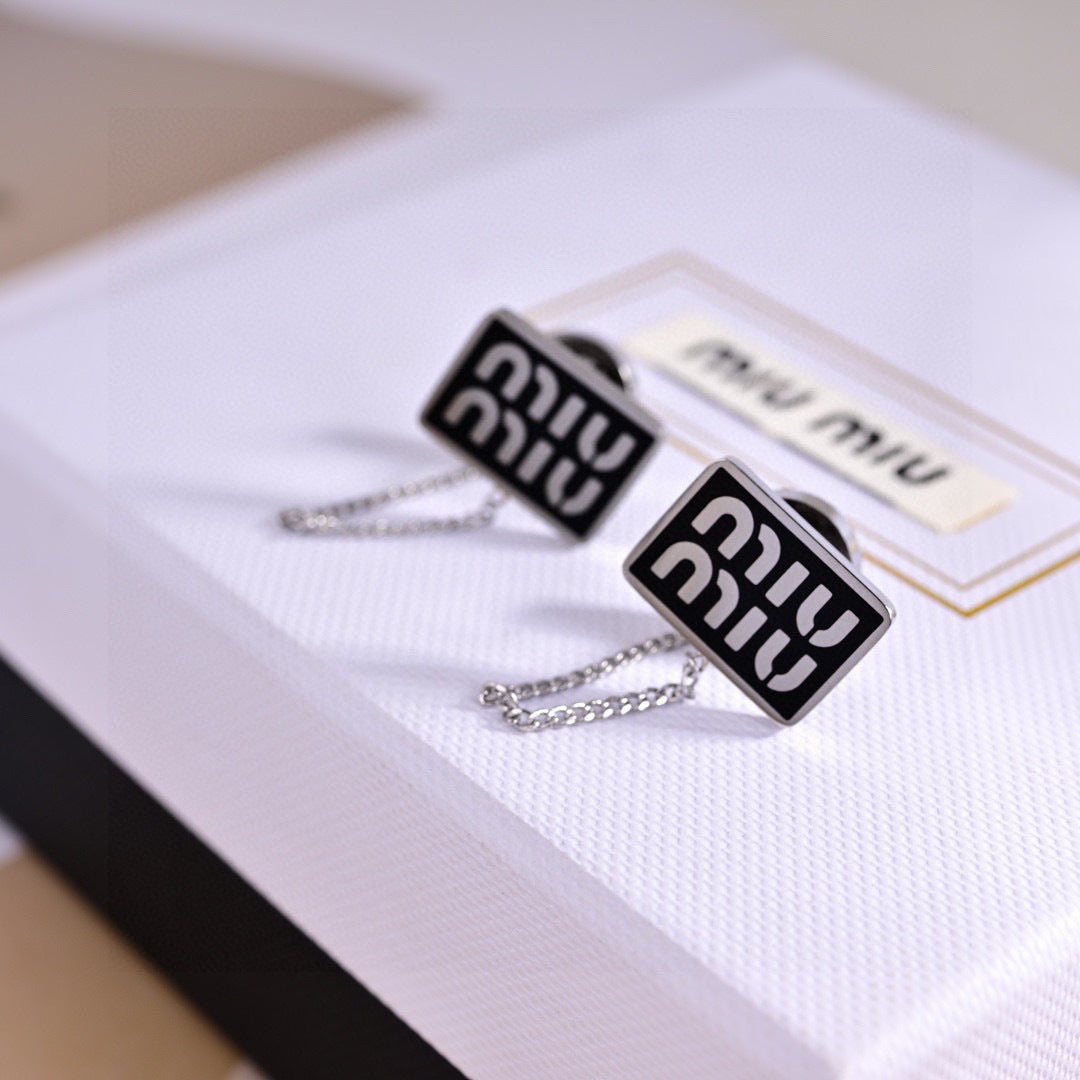 MIUMIU 26S RECTANGULAR LOGO CHAIN STUD EARRINGS IN BLACK ENAMEL AND SILVER TONE METAL 629947