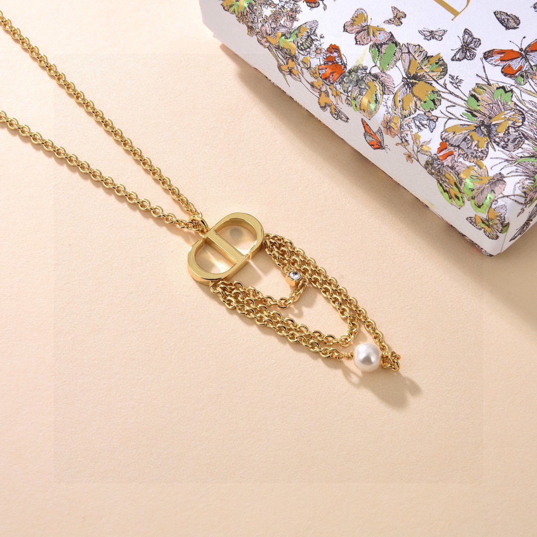 CD 26S PEARL CHAIN DROP LOGO NECKLACE IN GOLD TONE METAL WITH WHITE RESIN PEARL & CRYSTAL 631060